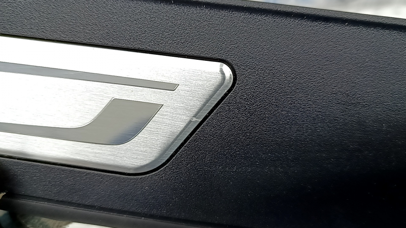 Накладка порога зовнішня ззаду ліва BMW 5 F10 11-16 чорна з хром, підсвічування, пошкодження водою, робоча