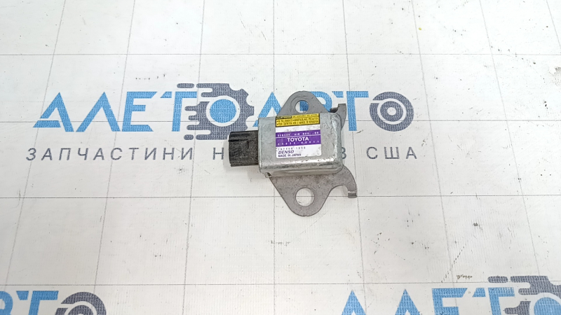 Датчик подушки безопасности задний правый Toyota Sienna 04-10