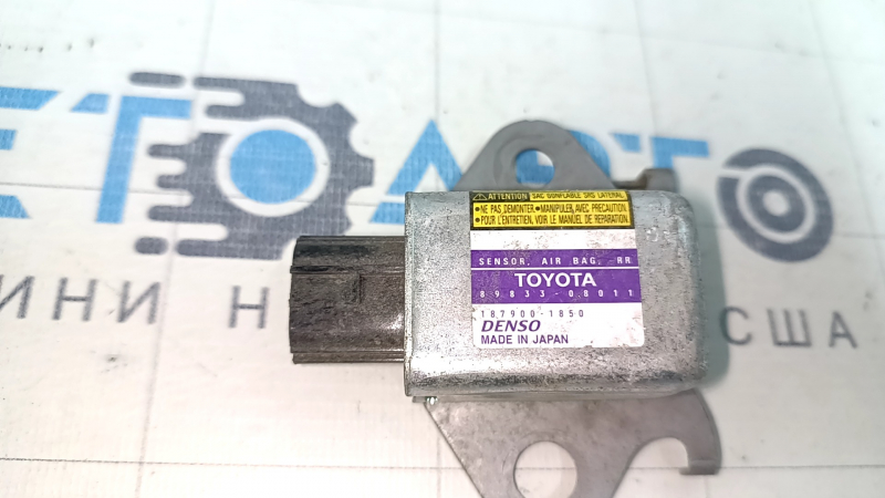 Датчик подушки безопасности задний правый Toyota Sienna 04-10