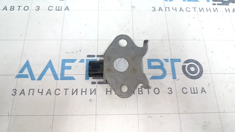 Датчик подушки безопасности задний правый Toyota Sienna 04-10