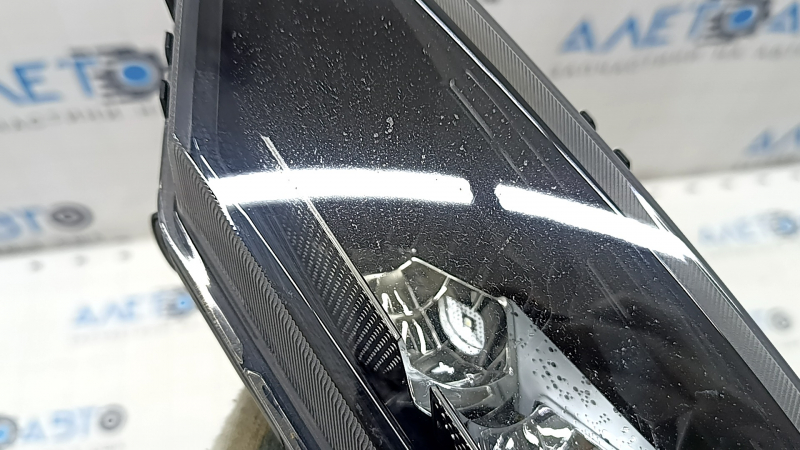Противотуманная фара птф левая Volvo XC60 18-26 code: XE0E, песок, паутинка