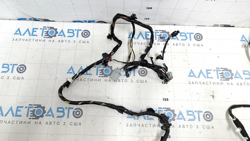 Проводка двери багажника Jeep Grand Cherokee WK2 16-17