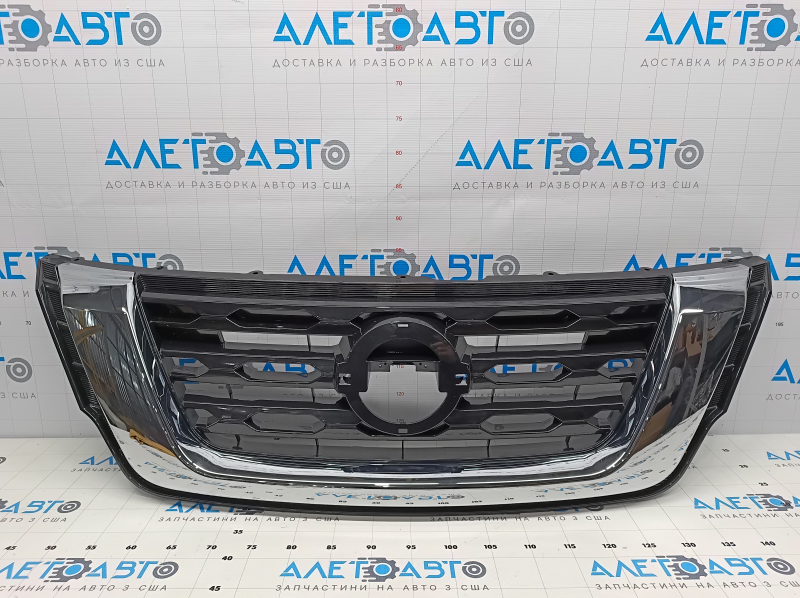 Решетка радиатора grill Nissan Pathfinder 17-20 рест под камеру