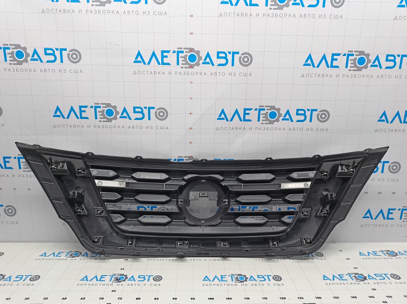 Решетка радиатора grill Nissan Pathfinder 17-20 рест под камеру