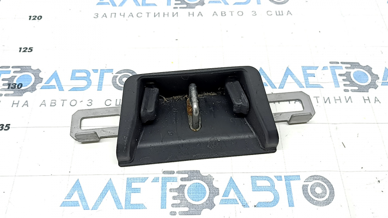 Крюк замка двери багажника Volvo XC60 18-26 черная накладка