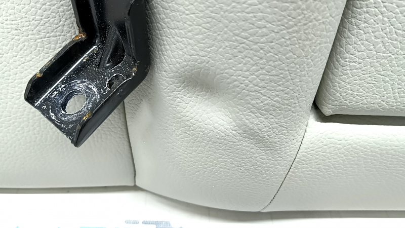 Спинка заднего ряда 2 ряд правая Volvo XC60 18-26 с подголовником, кожа серая, вмятина,царапины на спинке