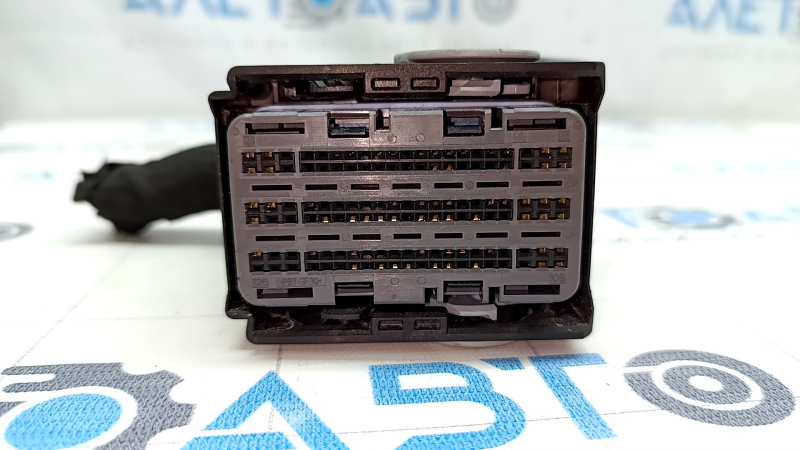 Фишка на блок ECU компьютер двигателя Ford Explorer 20-24 3.0T центральная