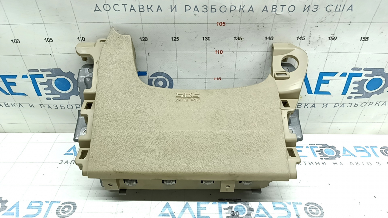 Подушка безопасности airbag коленная водительская левая Mitsubishi Outlander 14-21 бежевая, ржавый пиропатрон