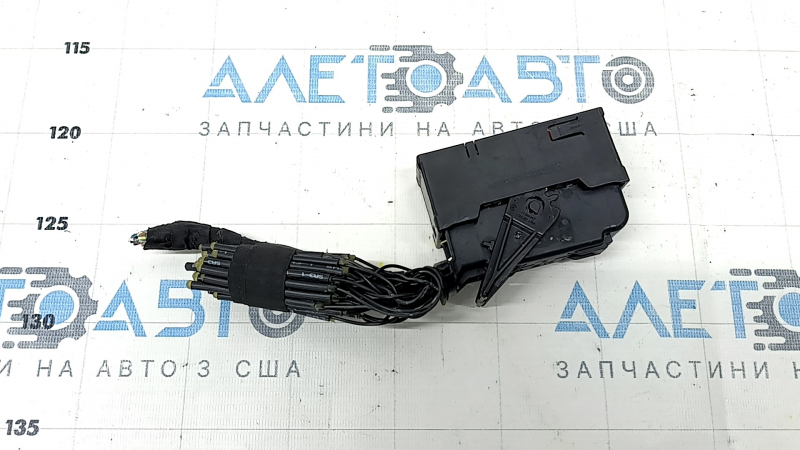 Фишка на блок управления раздаткой Ford Explorer 20-25 AWD