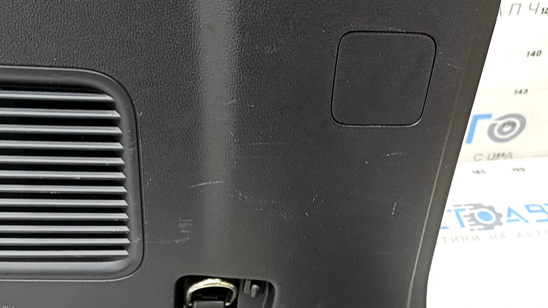 Обшивка арки правая Ford Explorer 20-24 под 3 ряда, черная, царапины, побелел пластик, трещина в креплении