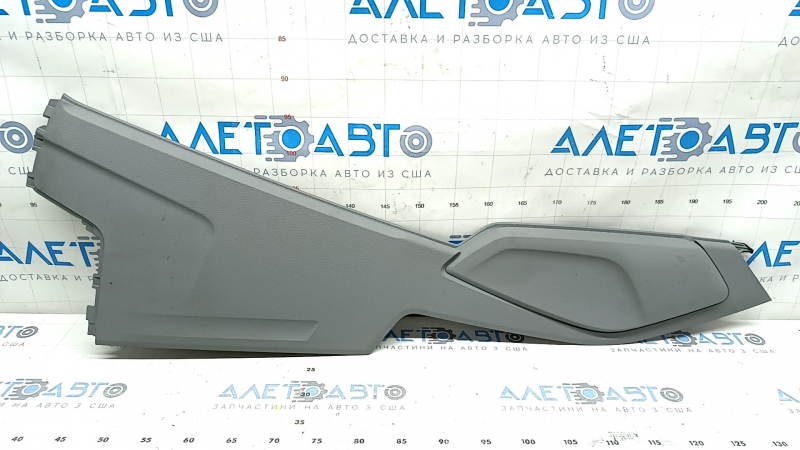 Центральная консоль бокс для Audi Q7 2016-2026, видно небольшие царапины