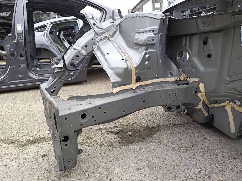 Четверть передняя правая Honda CRV 23-26 HEV на кузове, серебро
