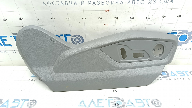 Накладка боковая пассажирского сидения правая Audi Q7 2016-2026, серая, без дефектов.