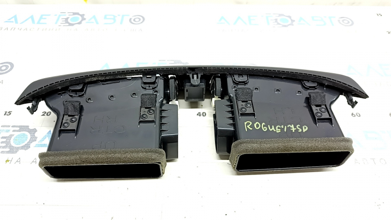 Дефлектор воздуховода торпеды центральный Nissan Rogue Sport 17-20 черный