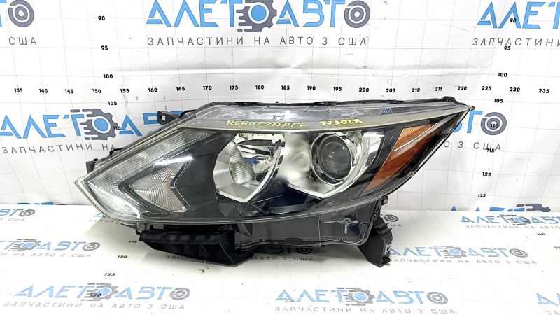 Фара передняя левая Nissan Rogue Sport 17-19 галоген, с креплениями, полез лак