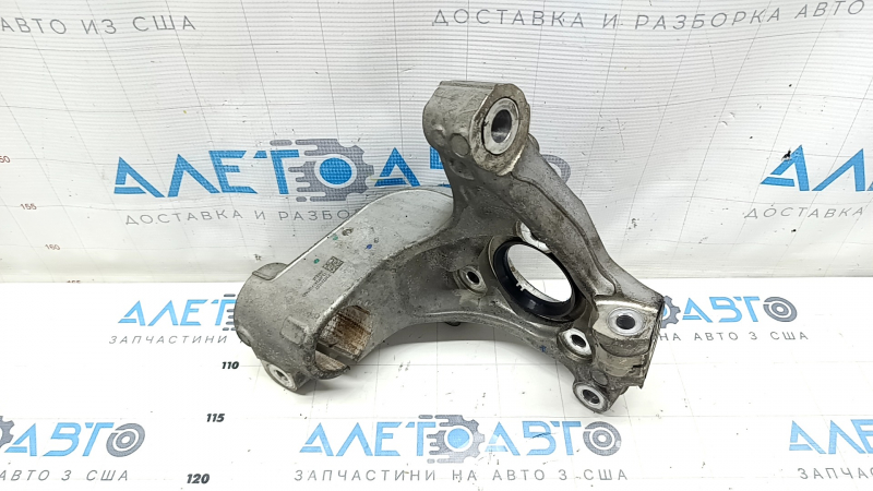 Цапфа передняя правая Volvo XC40 19-26