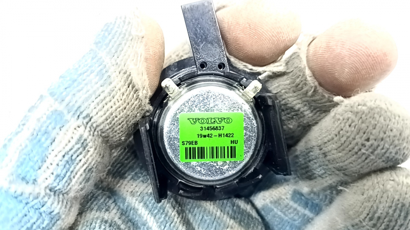 Пищалка передней стойки правая Volvo XC40 19-26 Harman Kardon