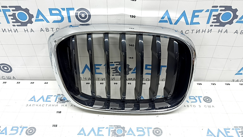 Решетка радиатора grill правая BMW X3 G01 18-21 ноздря, хром обрамление+ черная решетка, сломано крепление
