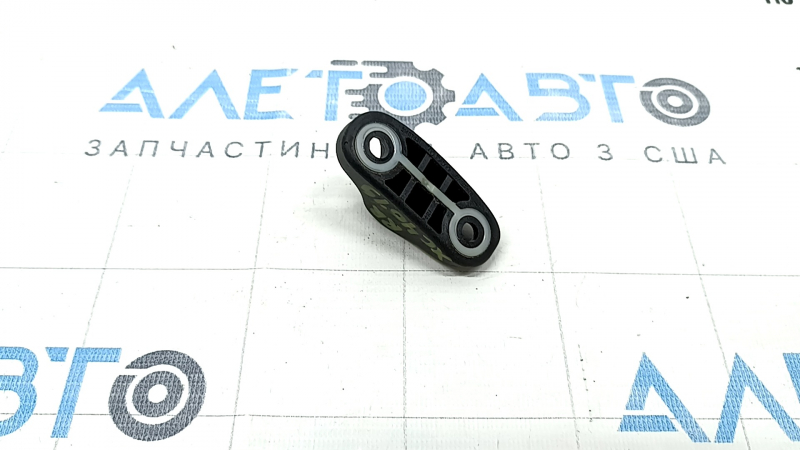 Отбойник двери багажника правый Volvo XC40 19-26 на двери