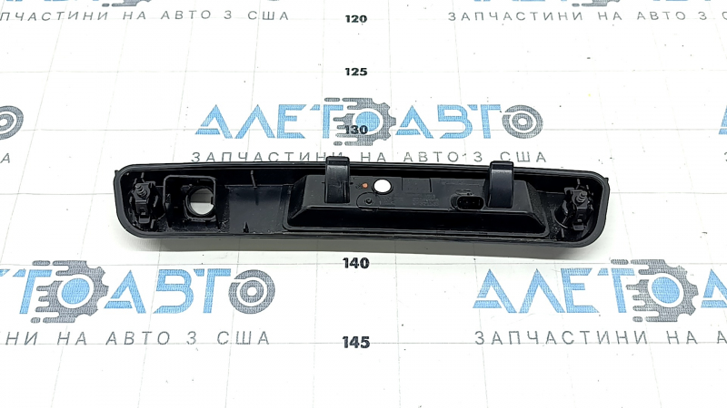 Планка подсветки номера двери багажника Volvo XC40 19-26 с ручкой и кнопкой под камеру