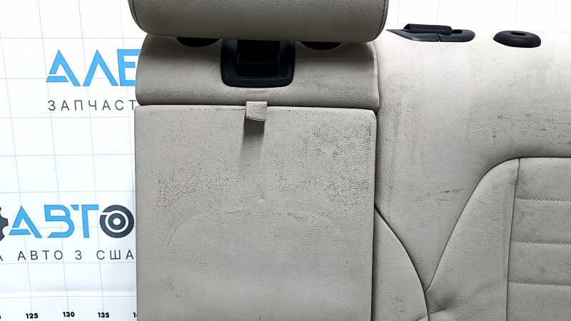 Общий вид заднего ряда сидений BMW X3 G01, кожаная, бежевый цвет.
