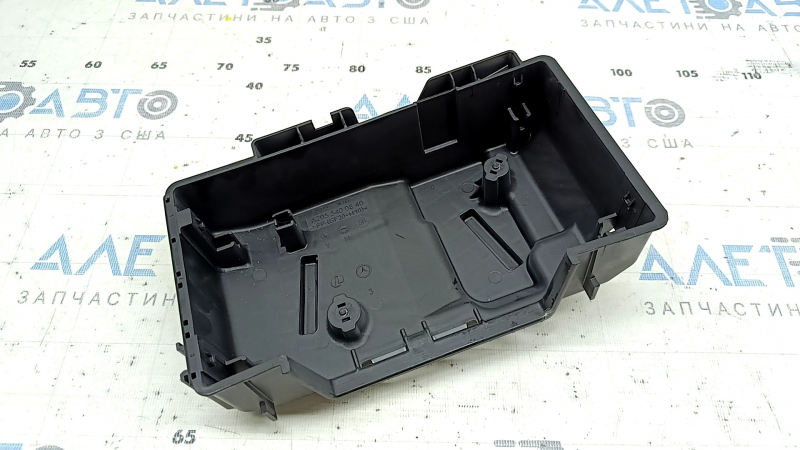 Кронштейн блока предохранителей багажника Mercedes C-class W205 15-19