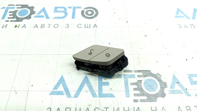 Кнопка центрального замка передняя правая Mercedes C-class W205 15-21 бежевая