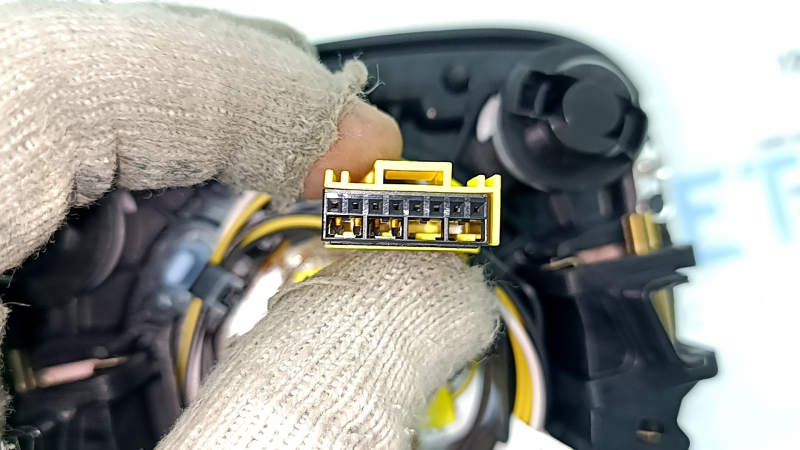 Подушка безопасности airbag в руль водительская Volvo XC40 19-24 черная, ржавый пиропатрон, царапина