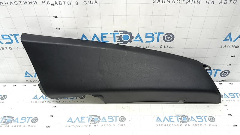 Накладка задней стойки нижняя правая Volvo XC40 19-26 черная, потерта