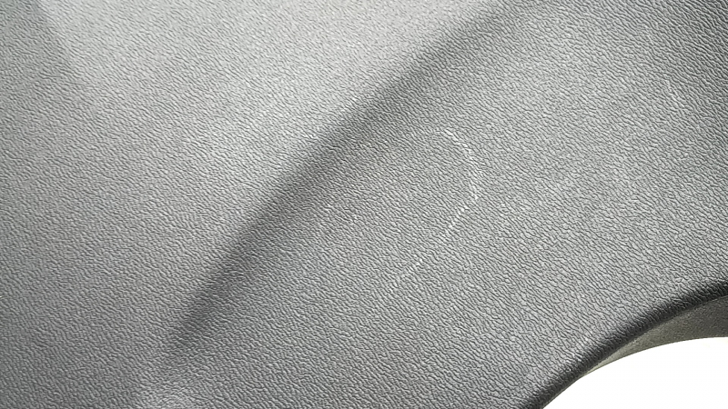 Накладка центральной стойки нижняя левая Volvo XC40 19-26 черная, потерта