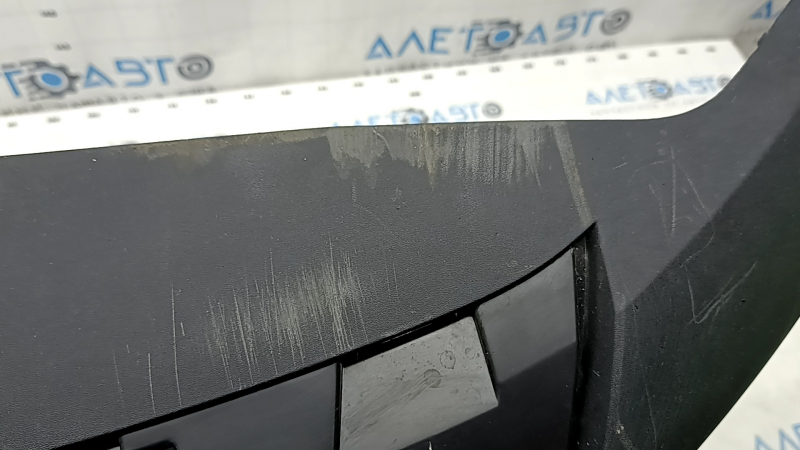 Губа переднего бампера Volvo XC40 19-22 структура, царапины