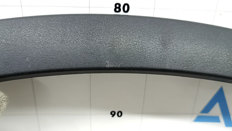 Накладка арки крыла передняя правая Volvo XC40 19-26 структура, царапины
