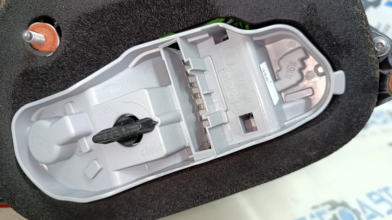 Фонарь правый Mercedes C-class W205 15-18 галоген, скол
