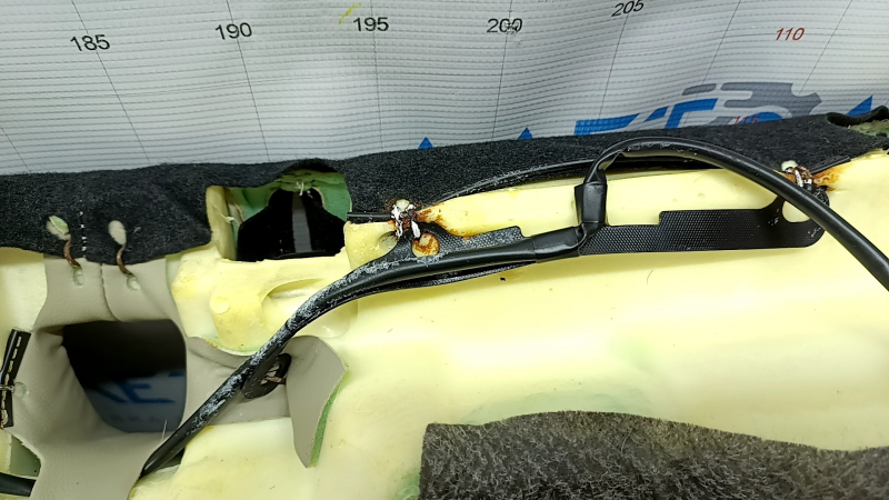 Вид изнизу на заднее сиденье для Mazda CX-5 2017-2022, сохранность материала проверена.