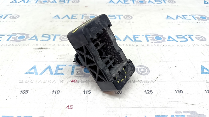 Поддомкратник Mercedes C-class W205 15-21 со скобой, примят