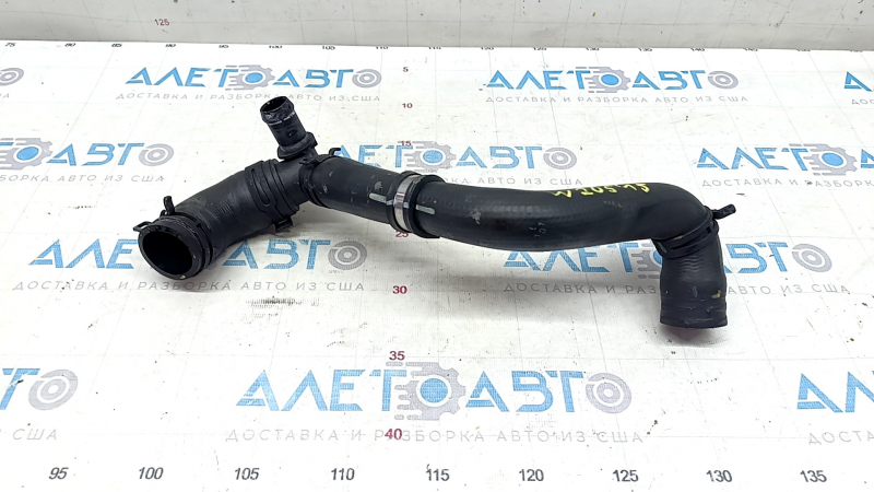 Патрубок системы охлаждения Mercedes C-class W205 300 15-18