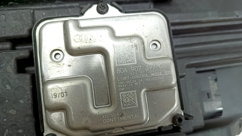 Фара передняя правая в сборе Audi Q5 80A 18-20 LED, песок