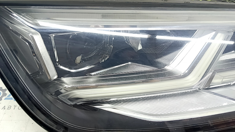 Фара передняя правая в сборе Audi Q5 80A 18-20 LED, песок
