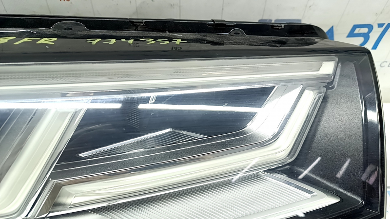 Фара передняя правая в сборе Audi Q5 80A 18-20 LED, песок