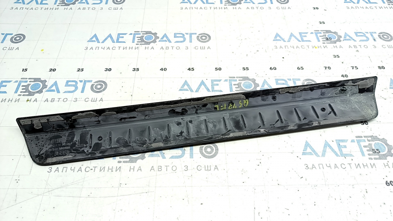 Накладка порога внешняя передняя левая Audi Q5 80A 18-25 черная с хромом, царапины
