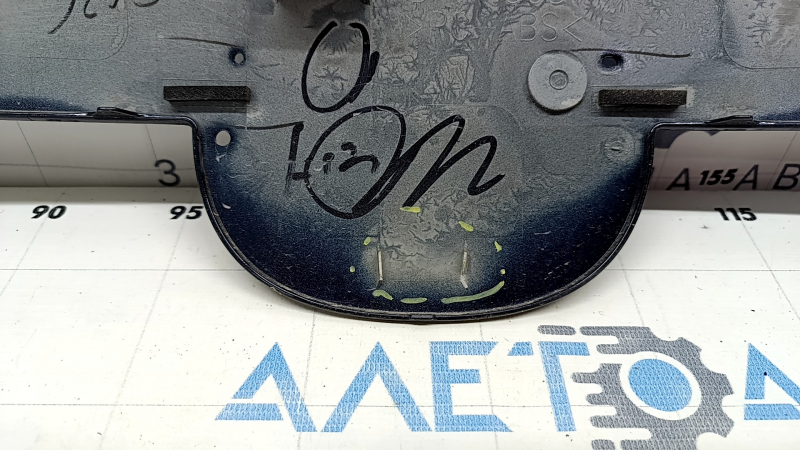 Молдинг двери багажника верхний Mazda CX-5 17-24 без эмблемы, под стеклом, сломаны направляющие