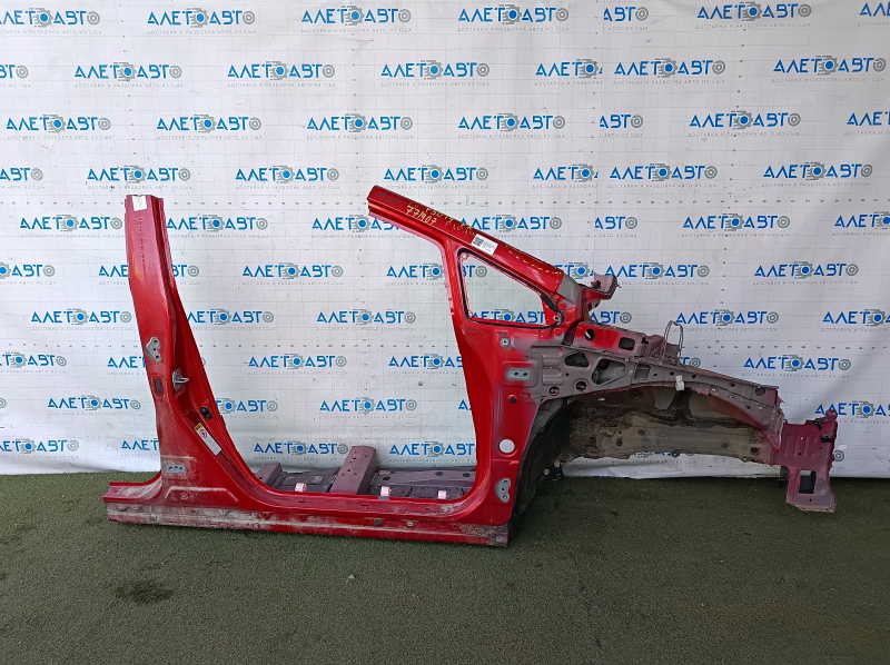 Передняя правая четверть кузова для Toyota Prius 2010-2015 на фото, вид с одной стороны