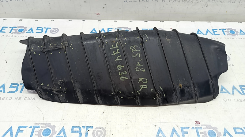 Накладка нижнего рычага под пружину задняя правая Audi Q5 80A 18-25 примята, потерта