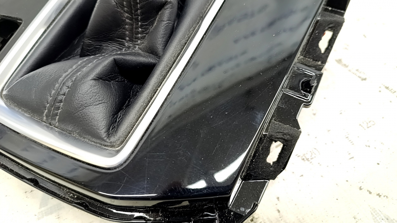 Накладка шифтера АКПП Mazda CX-5 17-24 царапины