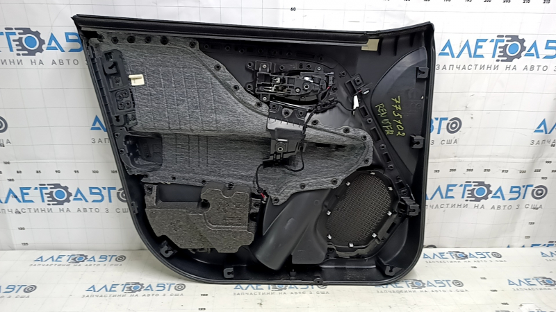 Обшивка двери карточка передняя правая Jeep Renegade 15-19 TRH черная, кожа, подлокотник кожа черная, с ручкой и накладкой, царапины