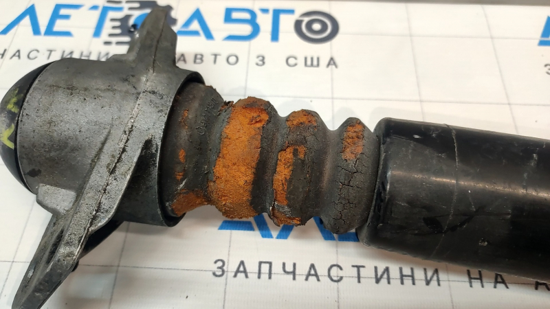 Амортизатор задний правый VW Tiguan 09-18 FWD с опорой, отбойник под замену