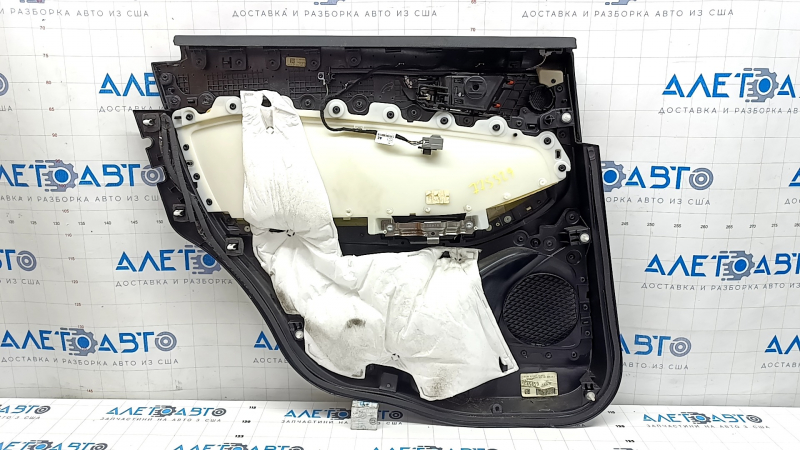 Детали обшивки двери задней правой Ford Edge, участок с повреждением.