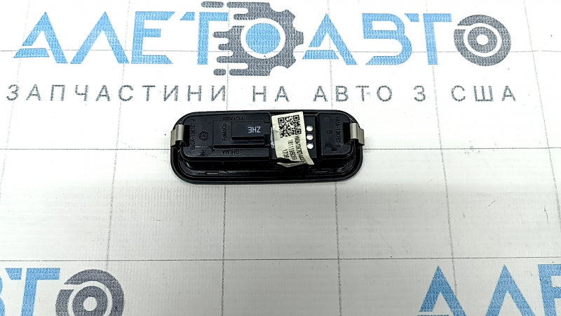 Плафон освещения центральный правый Ford Edge 15-24 черный