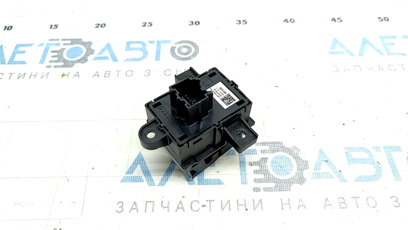 Кнопка паркинга Ford Escape MK4 20-26 трещина