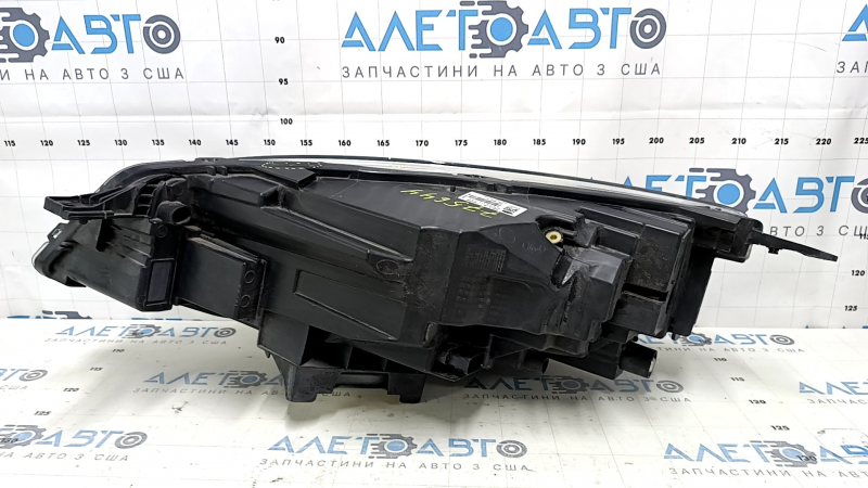 Фара передняя правая в сборе Ford Escape MK4 20-22 LED, царапины, трещина, полез лак